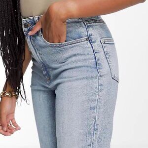 ASOS DESIGN Women's Tall Slim Fit Comfort Mom Jeans Denim Mid Blue 26/32